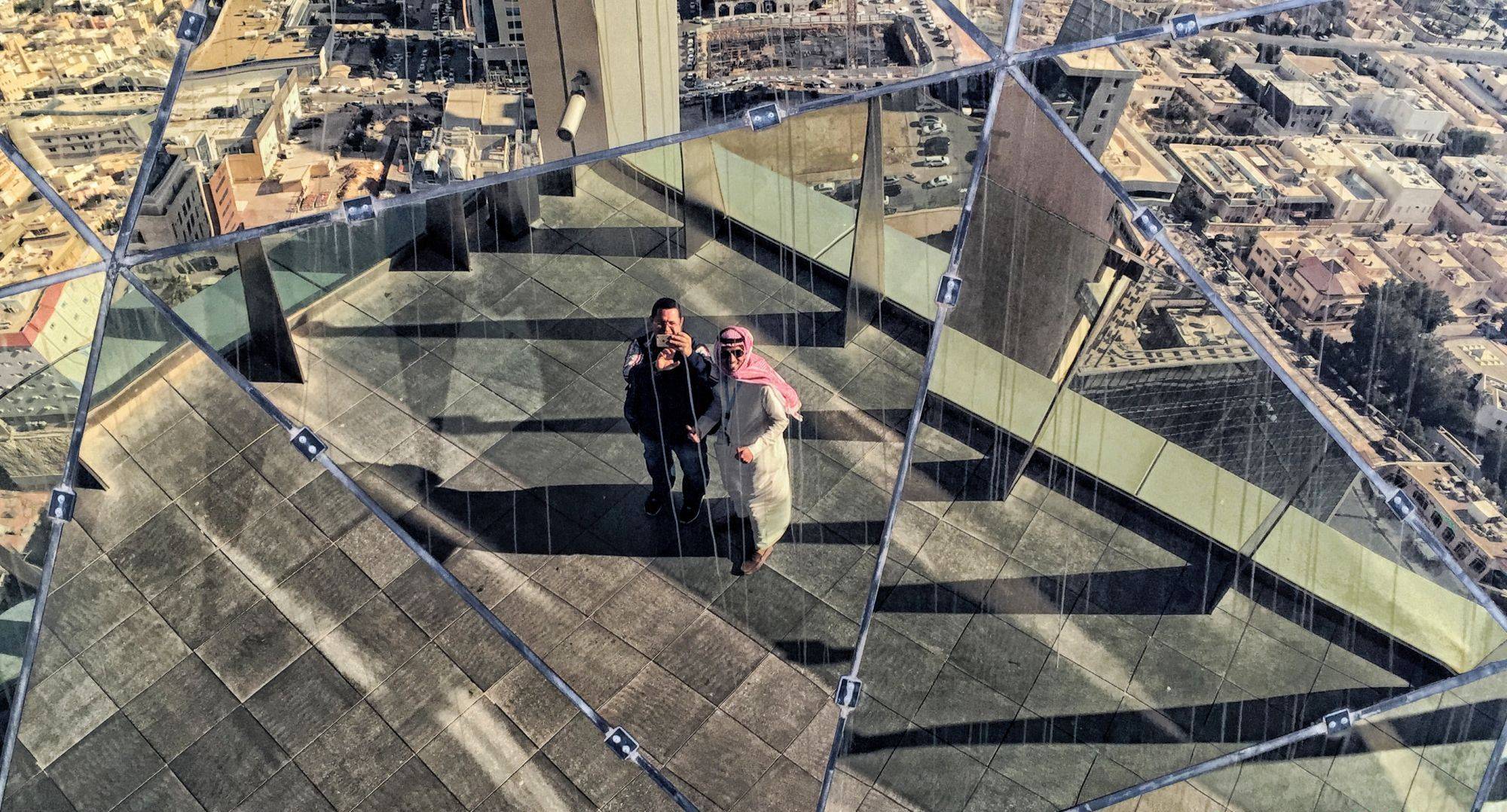 Українець, який відвідав усі країни світу: Одного разу потрапив під ракетний обстріл в Іраку